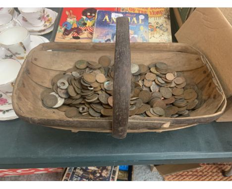 A BASKET CONTAINING A SELECTION OF VINTAGE COINS 