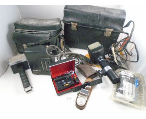 VINTAGE METZ 202 AND ROLLEI FLASH GUNS, LIGHT METERS ETC