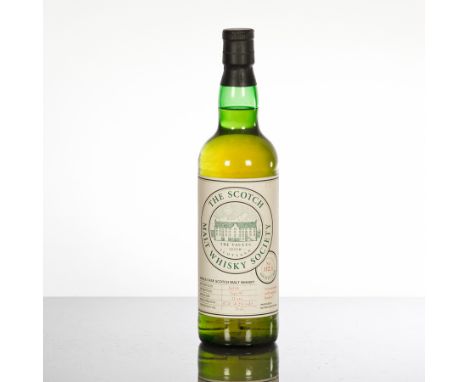 LOCH LOMOND SMWS 112.1
Cask strength single Highland malt whisky, distilled in July 1966 and bottled in September 1997 for th