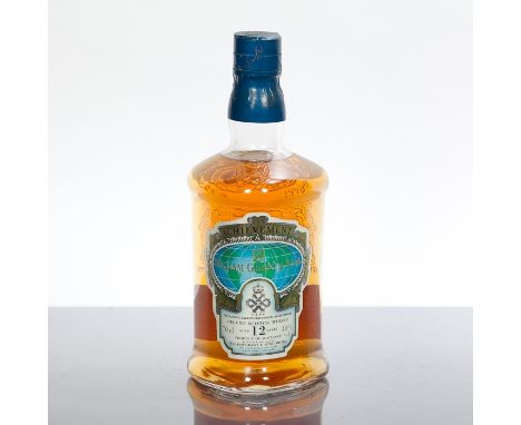 WILLIAM GRANT & SONS ACHIEVEMENT 
De Luxe Blended Scotch Whisky aged 12 Years. 'A Whisky to celebrate The Queen's Award for E