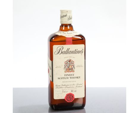 BALLANTINE'S FINEST
Blended Scotch Whisky. 75cl, 40% volume.
 CONDITION REPORT: Fill in shoulder, some writing in ink in corn