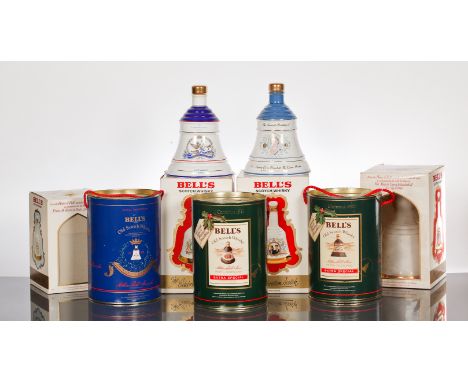 BELL'S DECANTER SELECTION (9)
BELL'S CHRISTMAS 1990 BELL
Blended Scotch Whisky in green & cream Wade ceramic decanter. 75cl, 