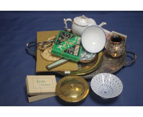 A SILVER PLATED TRAY TOGETHER WITH A QUANTITY OF COLLECTABLES