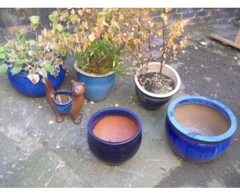 A COLLECTION OF CERAMIC LARGER PLANTER POTS
