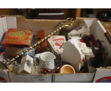 A BOX OF COLLECTABLES TO INCLUDE A TOASTING FORK, ETC