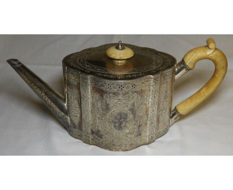 SILVER VICTORIAN ENGRAVED TEAPOT 461.7g GROSS 