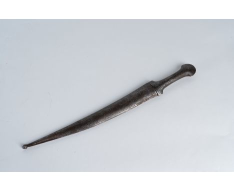 Islamic Art An iron or steel dagger with scabbard incised with arabesques Persia, 19th century . . Cm 43,00.