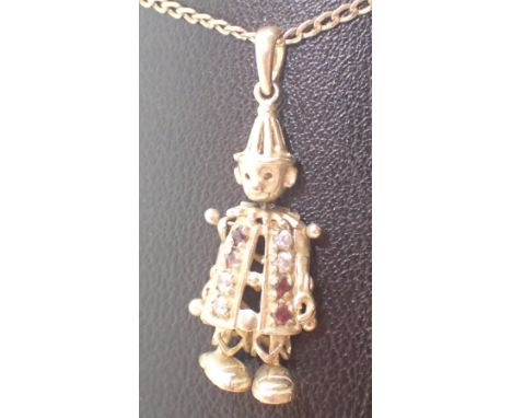 9ct gold articulated clown pendant on a 9ct gold necklace CONDITION REPORT: Chain L: 44 cm 0.9g, clown L: 26 mm 2.3g, stones 