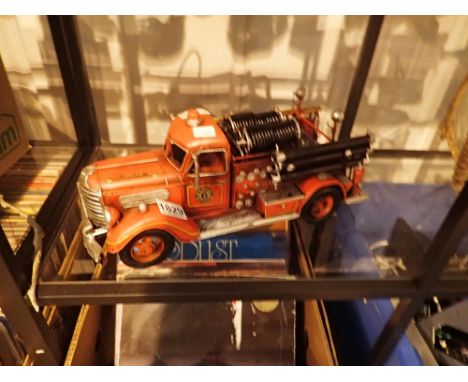 Tin plate fire engine L: 40 cm