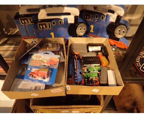 Thomas The Tank Engine carry boxes and engines 