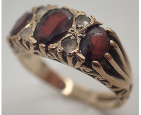 Vintage 9ct gold garnet set ring size Q/R 4.2g