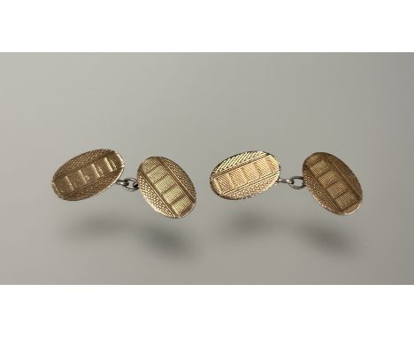 A pair of silver gilt engine turned oval sleeve links: l x 1.5cm 6.5g 
