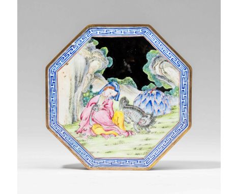 IMPORTANTE ET RARE BOÎTE OCTOGONALE EN EMAUX PEINTSXVIIIe siècleA RARE PAINTED ENAMEL 'EUROPEAN SUBJECT' BOX AND COVER18th ce