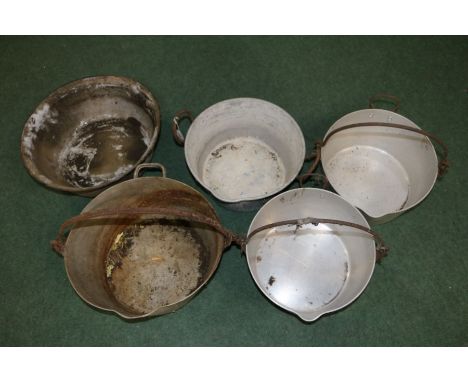 Collection of galvanized metal and ceramic bowls (Qty)