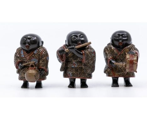 A group of three carved and painted treen netsuke, depicting musicians, approx 6.5cm high