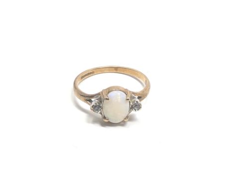 9ct gold vintage opal and clear stone  ring (1.7g)