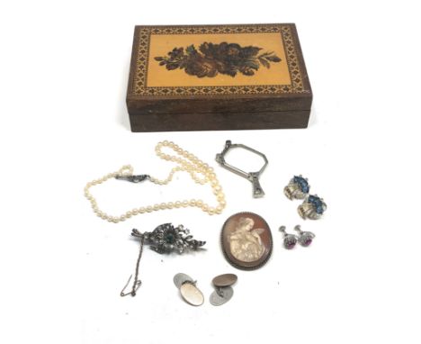 Box of vintage costume jewellery 