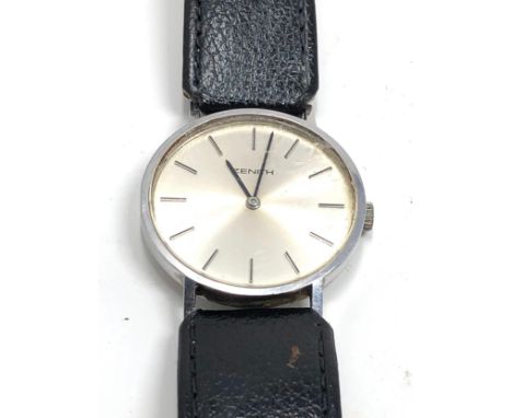 Vintage Zenith gents dress wristwatch 305 17 jewel watch is ticking