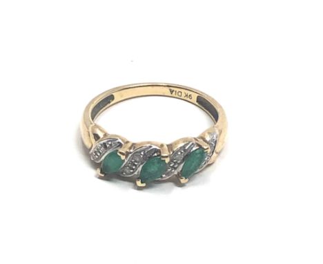 9ct gold vintage emerald and diamond dress ring (2g)