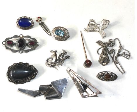 Selection of vintage silver jeweller weight 67g