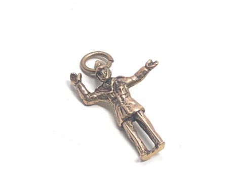 9ct gold vintage police officer pendant/charm (1.3g)