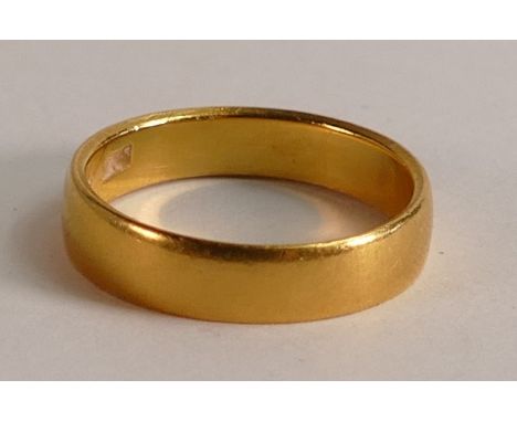 22ct gold wedding ring, size K, 4.2g. 