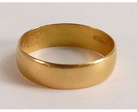 22ct gold wedding ring, size O, 3.6g. 