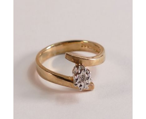 9ct gold diamond ring, size M,2.7g. 