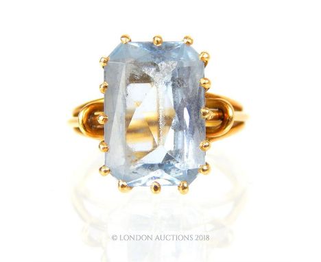 An 18 ct yellow gold, antique, large aquamarine ring, the central, rectangular, faceted, icy-blue aquamarine in a multi-claw 