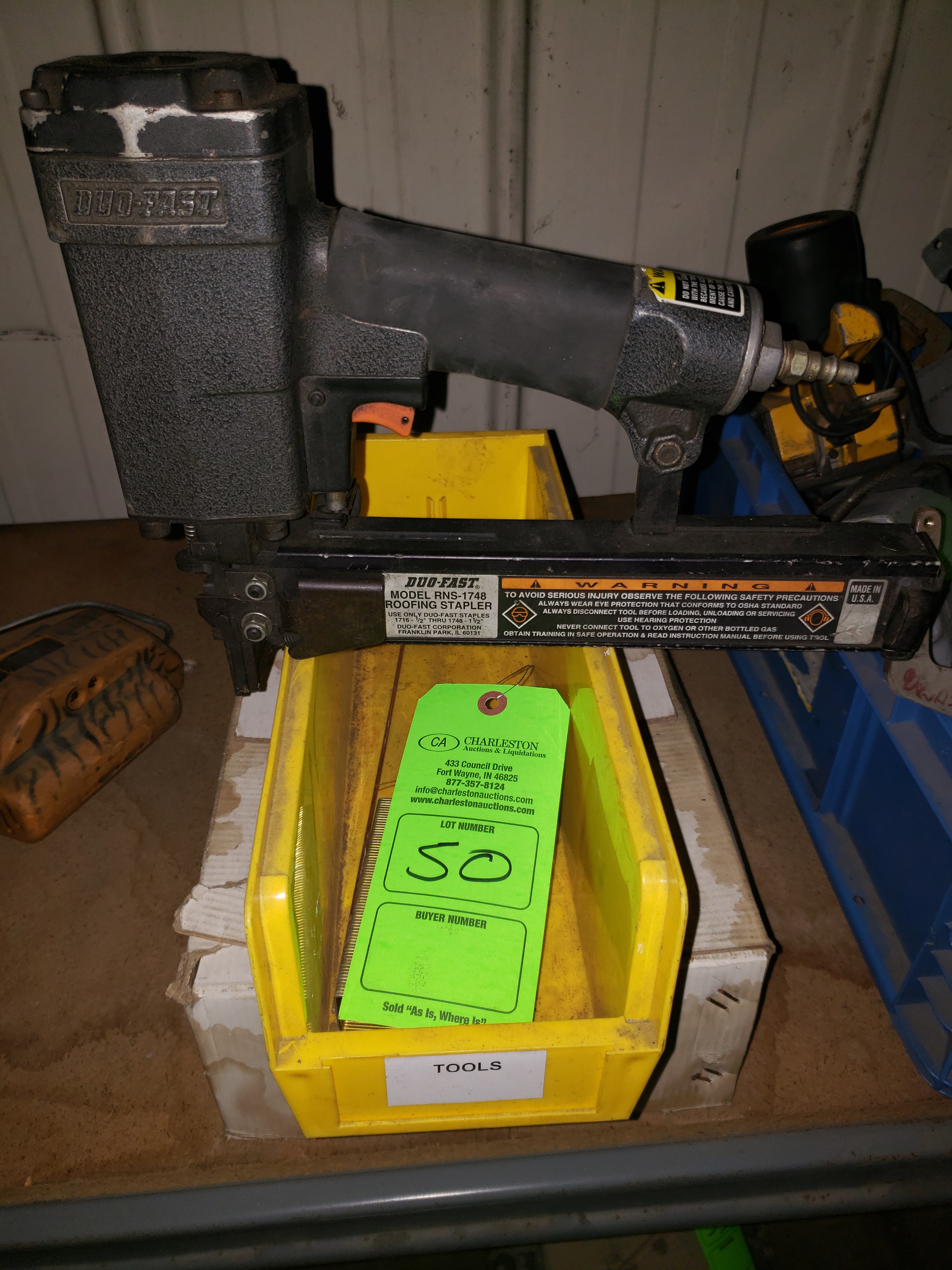 DUO FAST ROOFING STAPLER MODELRNS1748 BOX OF COMPLETE CP15 1¼" STAPLES