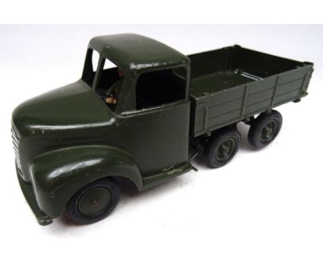 Britains set 1335, Six Wheel Army Lorry THIRD VERSION, split windscreen, with driver in beret, dark green finish (Condition V