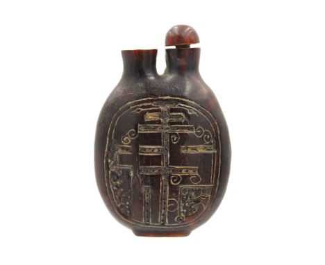 A Chinese carved horn snuff bottle, Qing Dynasty, 18th/19th century. Height 8.5cm, width 5.5cm, depth 2cm.The Vandekar family