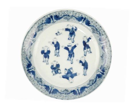 A Chinese blue and white porcelain plate, circa 1800. Depicting eight children playing 'Blind Mans Bluff', diameter 21cm.The 