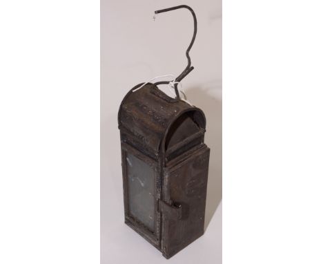 A Peckett type gauge glass locomotive lamp, with clear and red glass panels (damages), 20cms high.