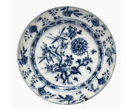 TellerMeissen, 2. Hälfte 18. Jh.Porzellan. Zwiebelmuster. Blaue Schwertermarke mit Beizeichen K, Pressnummer. Min. best., kle