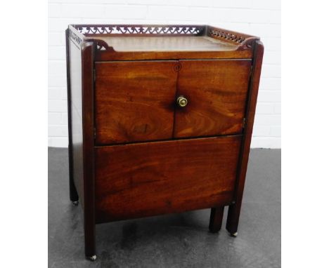 Georgian mahogany commode, with three quarter gallery top, 80 x 60cm 