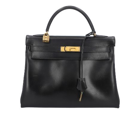 HERMES VINTAGE Handtasche "KELLY BAG 32". Koll. 1976. Klassisches Modell aus Glattleder in Schwarz mit goldfarbener Hardware.