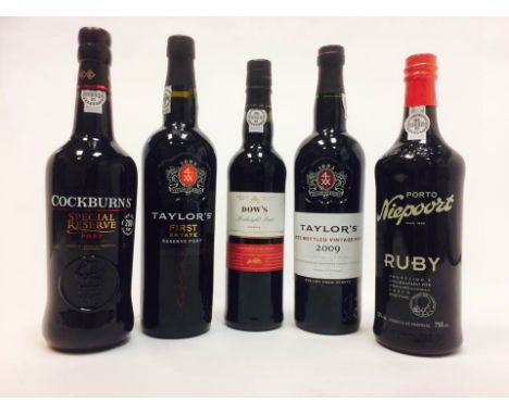DOW'S MIDNIGHT PORT
50cl, 19% volume. 
TAYLOR'S LATE BOTTLED VINTAGE PORT 2009
750ml, 20% volume. 
TAYLOR'S FIRST ESTATE RESE