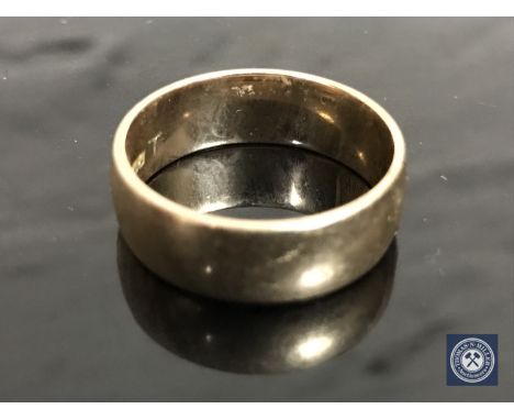 A 9ct gold band ring, size S/T CONDITION REPORT: 6.2g