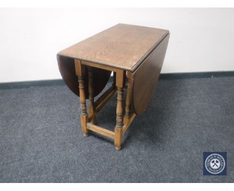 An oak gate leg table 