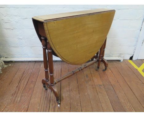 An Edwardian mahogany Sutherland table, the oval top on turned supports and bracket feet with brass caps and castors, 83.5 cm