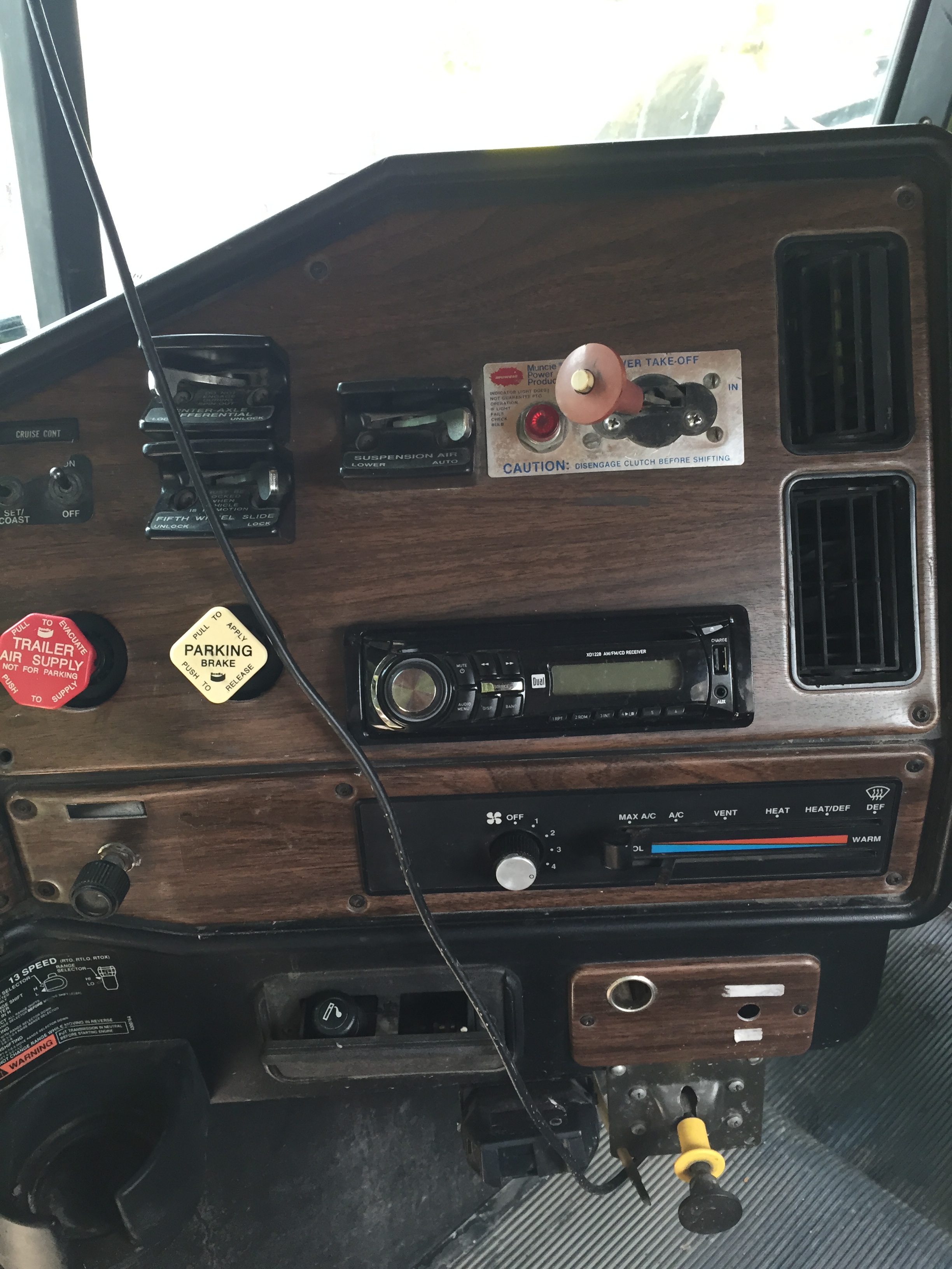 Freightliner Semi Truck, Serial Number 1FUPDMCB1TP761275, 433,586 Miles