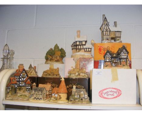 A number of David Winter model cottages - some boxed 