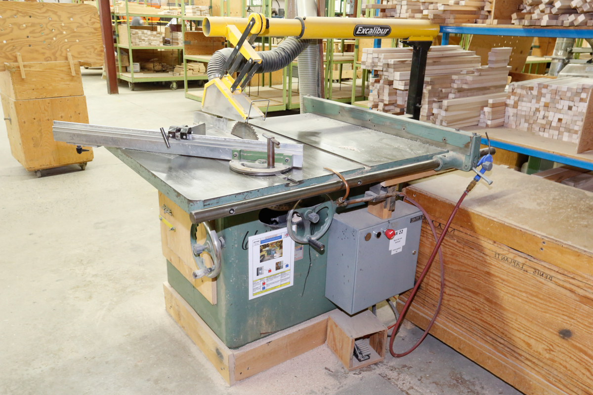 GENERAL TABLE SAW MOD. 550, W/ EXCALIBUR ARM. 12" BLADE, 600 VOLTS, S/N