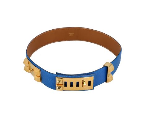   HERMÈS VINTAGE Gürtel "COLLIER DE CHIEN", Länge: 80cm.  Koll. 1991. Fein genarbtes Leder in Hellblau mit goldfarbener Hardw
