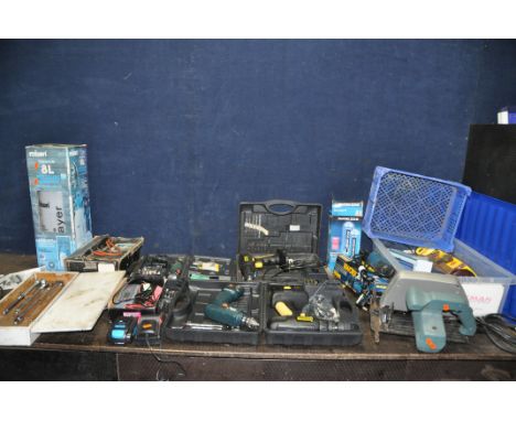 TWO TRAYS CONTAINING HAND AND POWER TOOLS including a Black and Decker PL40 circular saw, a Workzone multitool, an Ultimate S