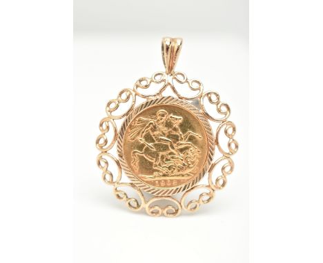 A MOUNTED FULL SOVEREIGN COIN PENDANT, Edward VII sovereign dated 1903, textured collet setting within a scallop open work su