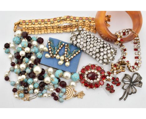 A BAG OF COSTUME JEWELLERY, to include two paste set necklaces, a three strand beaded necklace, a paste set stretch link brac