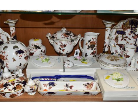 A LARGE QUANTITY OF COALPORT 'HONG KONG' PATTERN GIFTWARE, comprising nineteen pieces of Coalport 'Hong Kong' pattern giftwar