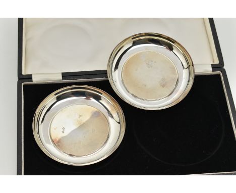 A CASED PAIR OF ELIZABETH II SILVER CIRCULAR PIN TRAYS, plain with hallmarks to the interior, maker Frank Hawker Ltd, Birming